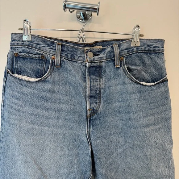 Levi’s Wedgie Light Wash Distressed Denim Jeans - Picture 2 of 8